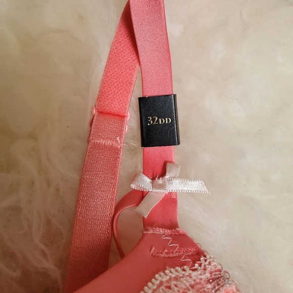 SOLD 🤑 New designer bra Victoria's secret - Picture 2 of 5